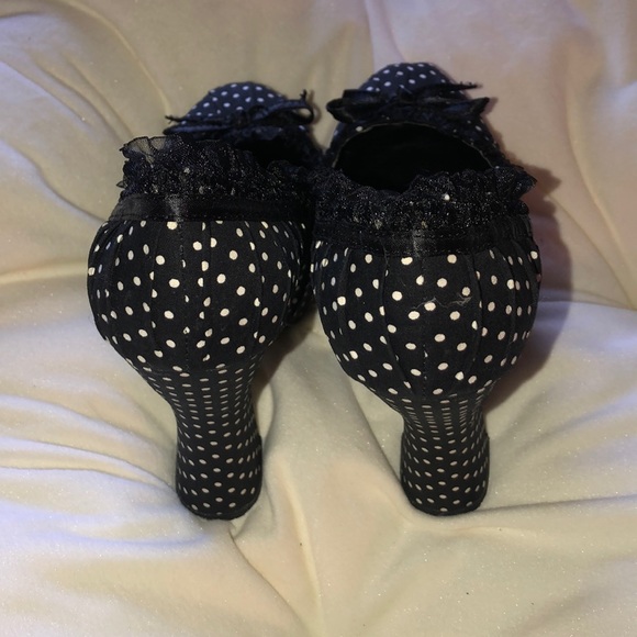 Cleaning up the closet - Picture 3 of 4